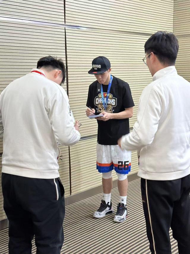 开云体育下载-【人物】摘走FMVP 灵动翻飞的庞峥麟终张丰满羽翼